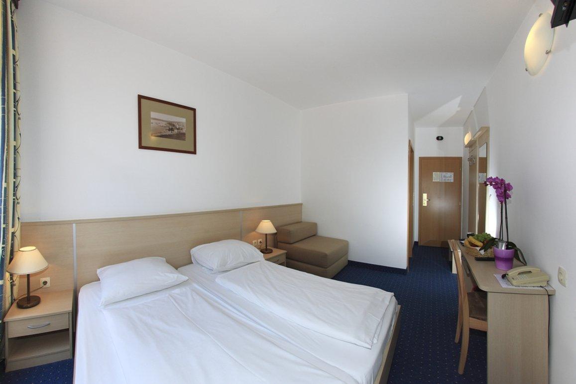 Falkensteiner Hotel Park Punat Exterior photo